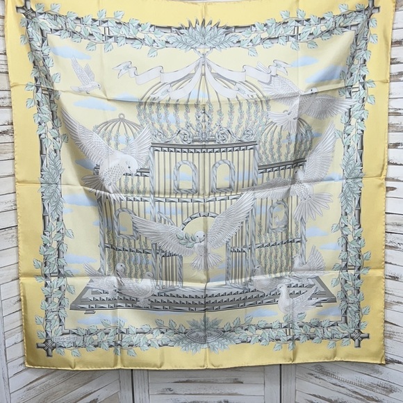 Herme's l Envol Silk Scarf by Joachim Metz 90cm Twill Buttercup Yellow NWOT - Picture 7 of 9